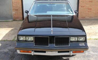 Oldsmobile-Cutlass-salon-1986-black-105734-1