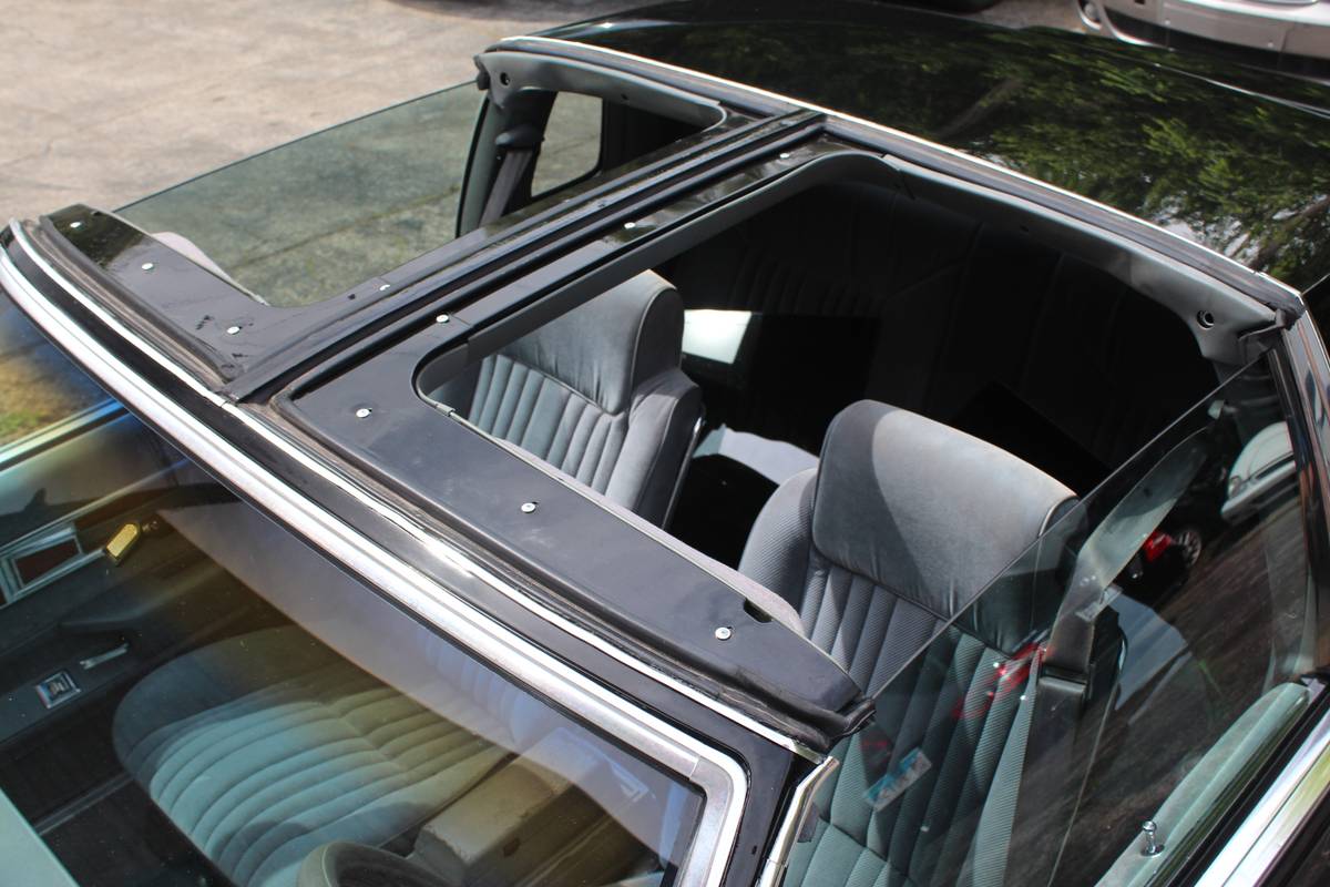 Oldsmobile-Cutlass-salon-1986-black-105734-11