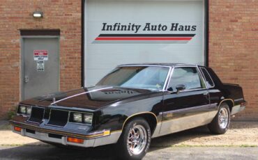 Oldsmobile-Cutlass-salon-1986-black-105734-22