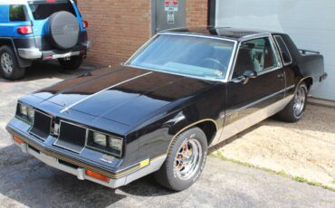 Oldsmobile-Cutlass-salon-1986-black-105734