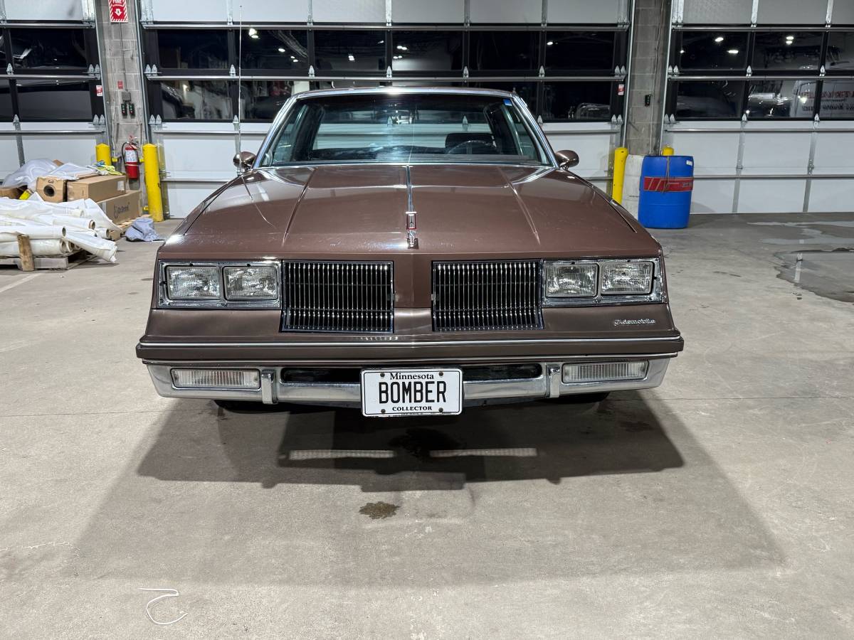 Oldsmobile-Cutlass-supreme-1983-brown-183524-1