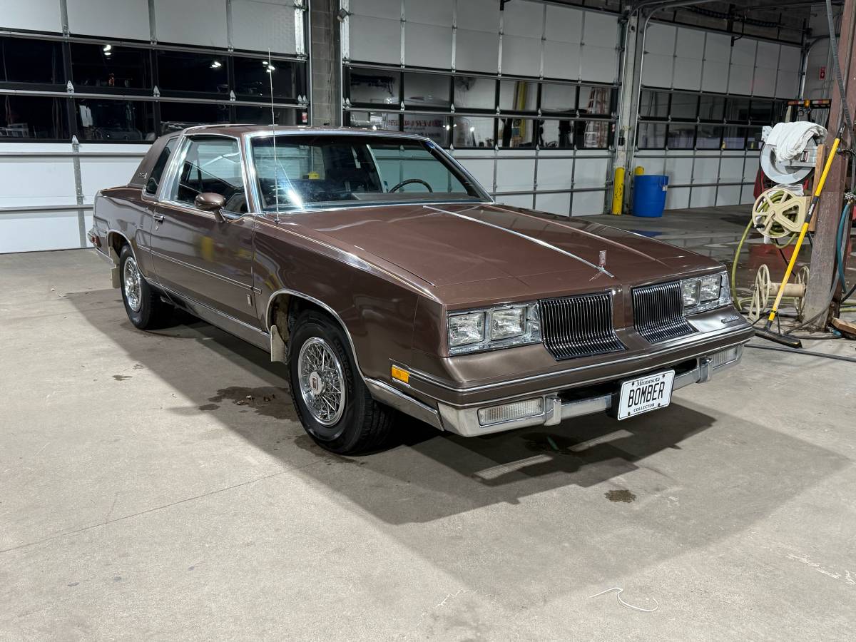 Oldsmobile-Cutlass-supreme-1983-brown-183524-2