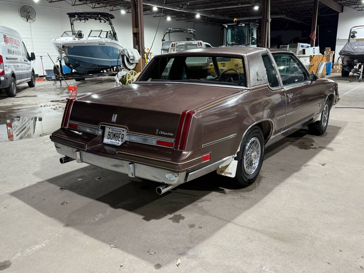 Oldsmobile-Cutlass-supreme-1983-brown-183524-3