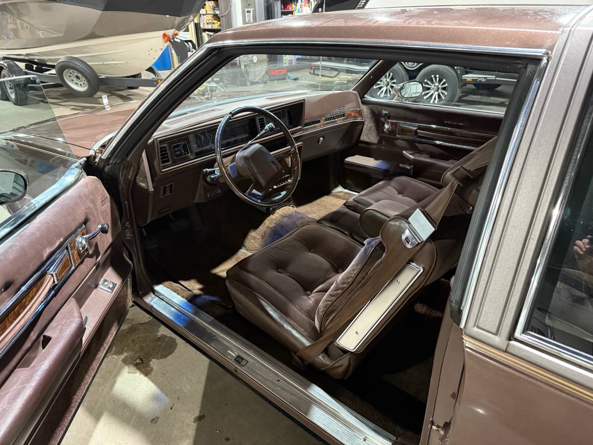 Oldsmobile-Cutlass-supreme-1983-brown-183524-5