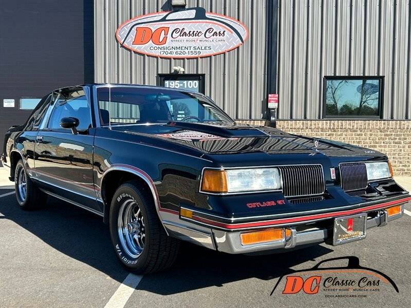 Oldsmobile-Cutlass-supreme-classic-1988-black-102632-1