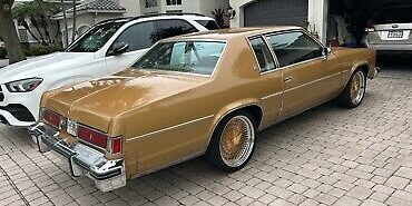 Oldsmobile-Delta-88-1977-Brown-27520-1