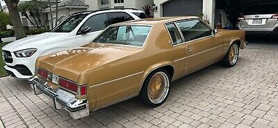 Oldsmobile-Delta-88-1977-Brown-27520-1