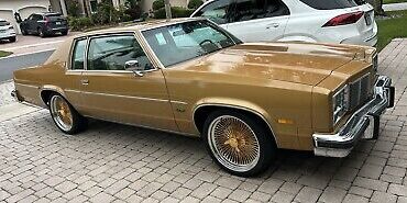 Oldsmobile-Delta-88-1977-Brown-27520-3