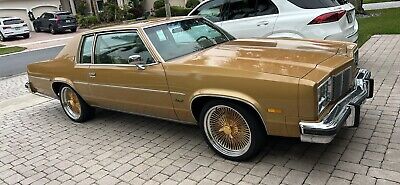 Oldsmobile-Delta-88-1977-Brown-27520-3