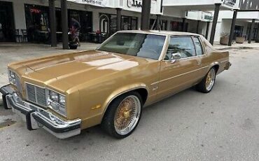 Oldsmobile Delta 88  1977