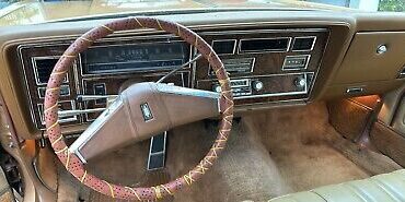 Oldsmobile-Delta-88-1977-Brown-27520-6