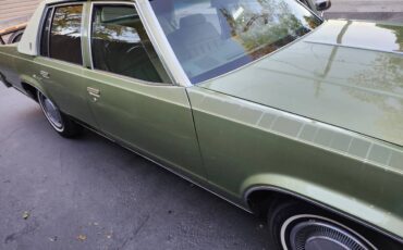 Oldsmobile-Delta-88-1979-green-139953-1