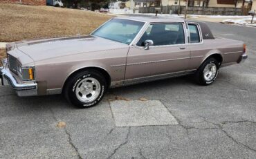 Oldsmobile-Delta-88-1984-70811-7