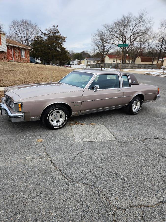 Oldsmobile-Delta-88-1984-70811-7