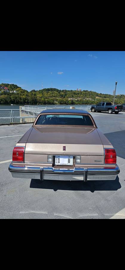 Oldsmobile-Delta-88-brougham-royale-1983-brown-58741-4