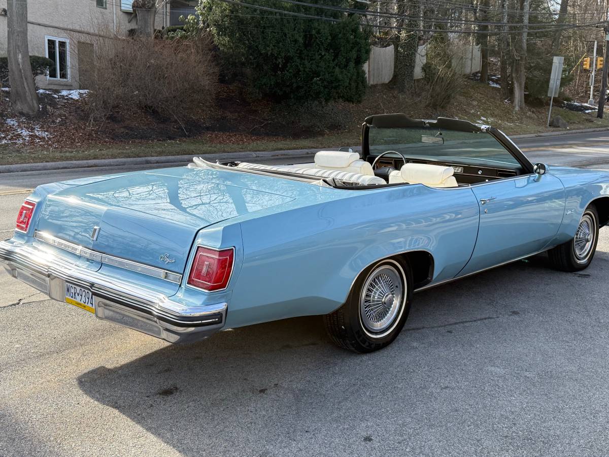 Oldsmobile-Delta-88-royale-1975-blue-83686-15