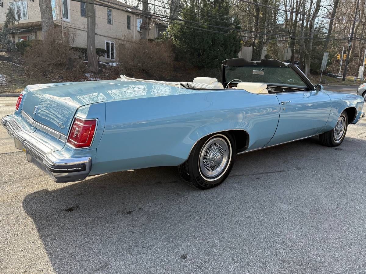 Oldsmobile-Delta-88-royale-1975-blue-83686-5