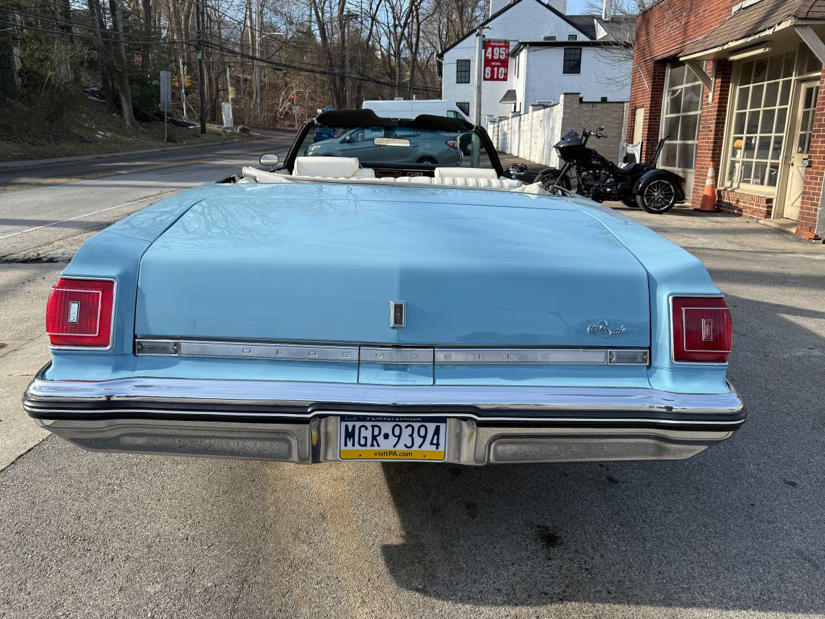 Oldsmobile-Delta-88-royale-1975-blue-83686-7