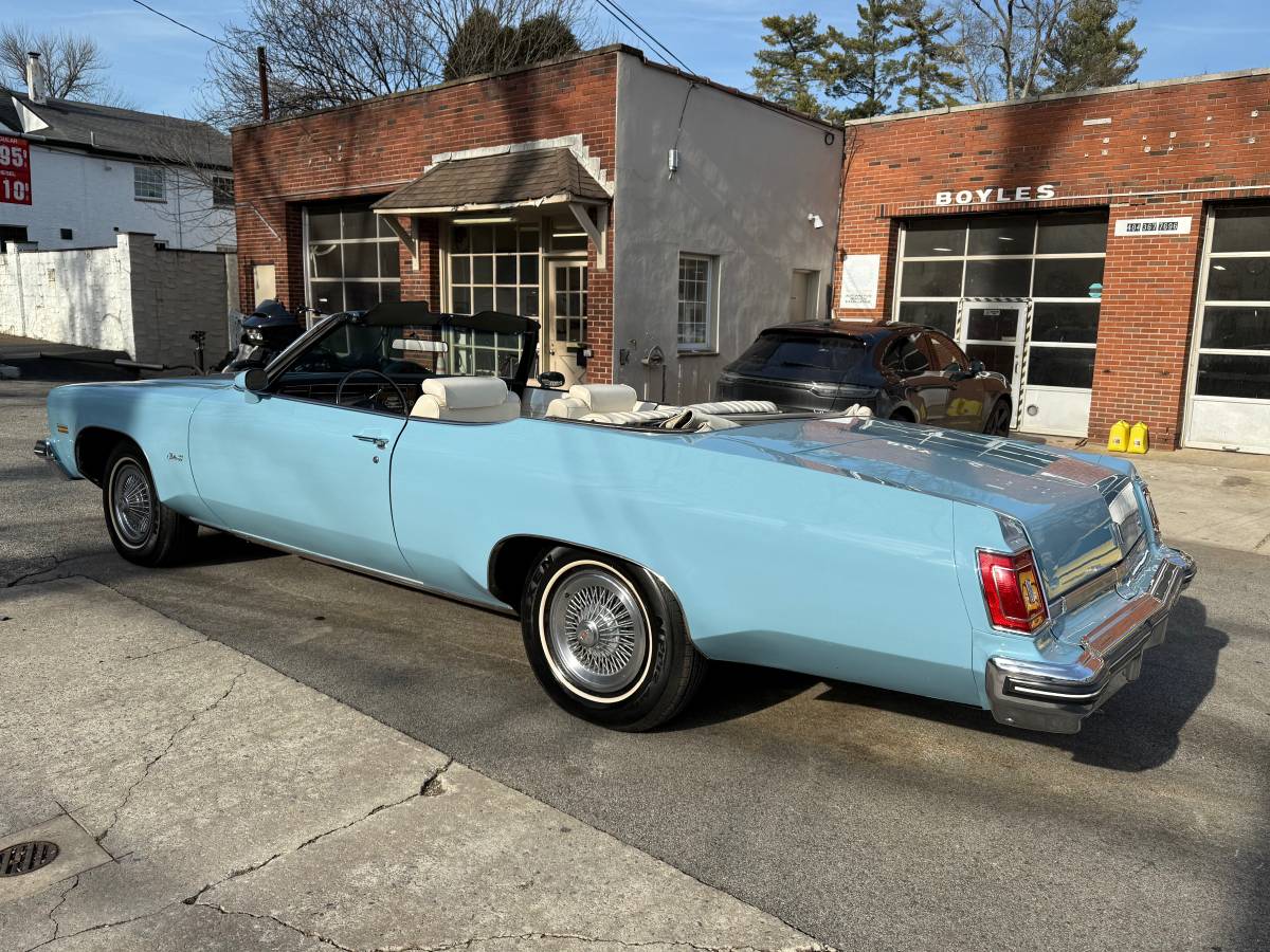 Oldsmobile-Delta-88-royale-1975-blue-83686-9