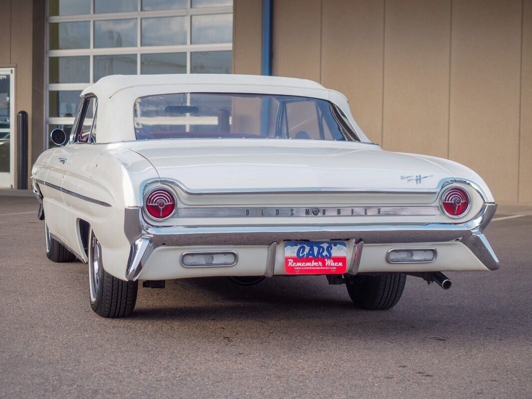 Oldsmobile-Eighty-Eight-1961-White-Red-155953-10