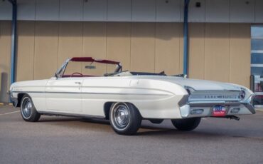 Oldsmobile-Eighty-Eight-1961-White-Red-155953-3