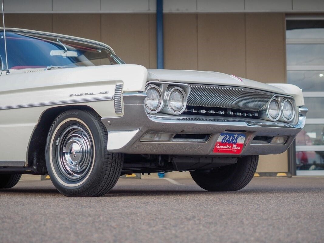 Oldsmobile-Eighty-Eight-1961-White-Red-155953-4