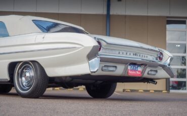 Oldsmobile-Eighty-Eight-1961-White-Red-155953-5