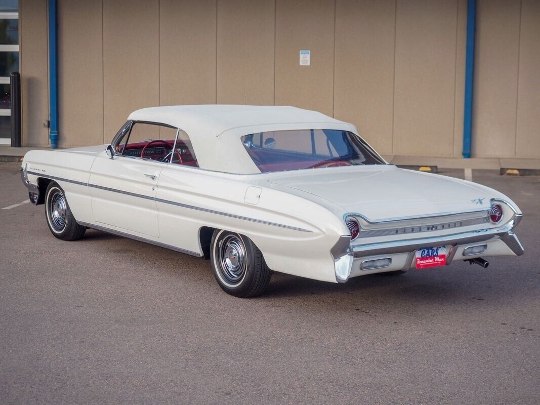 Oldsmobile-Eighty-Eight-1961-White-Red-155953-7