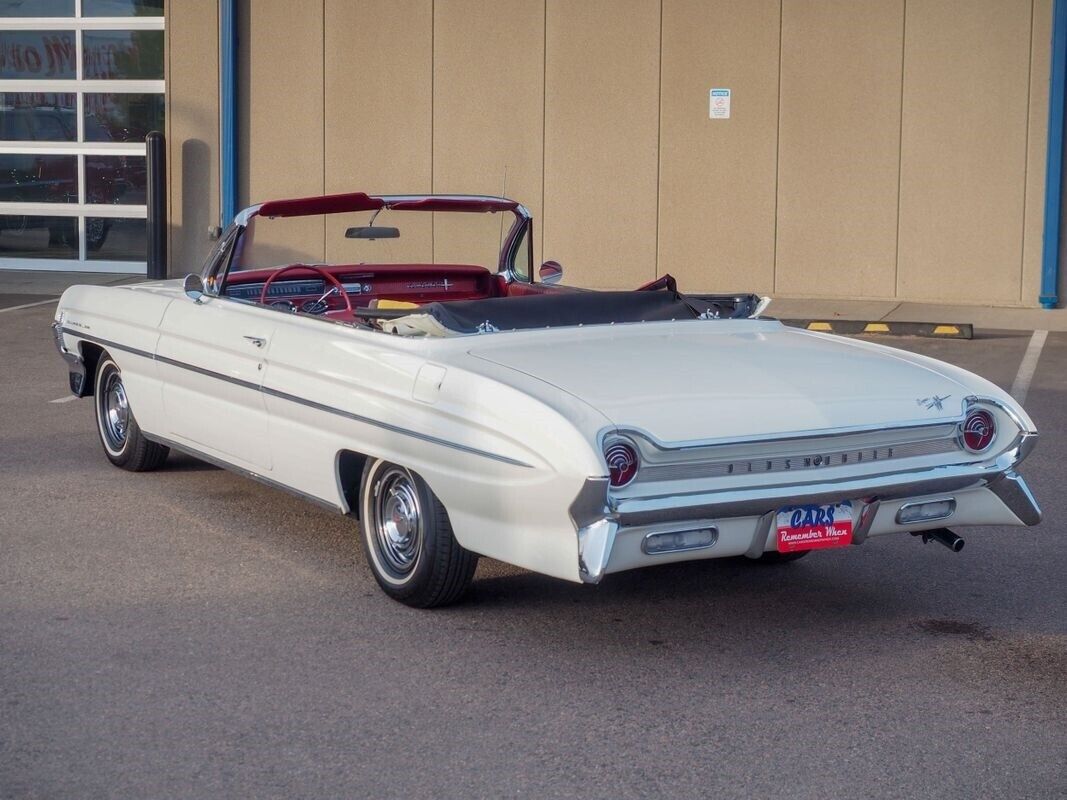 Oldsmobile-Eighty-Eight-1961-White-Red-155953-8