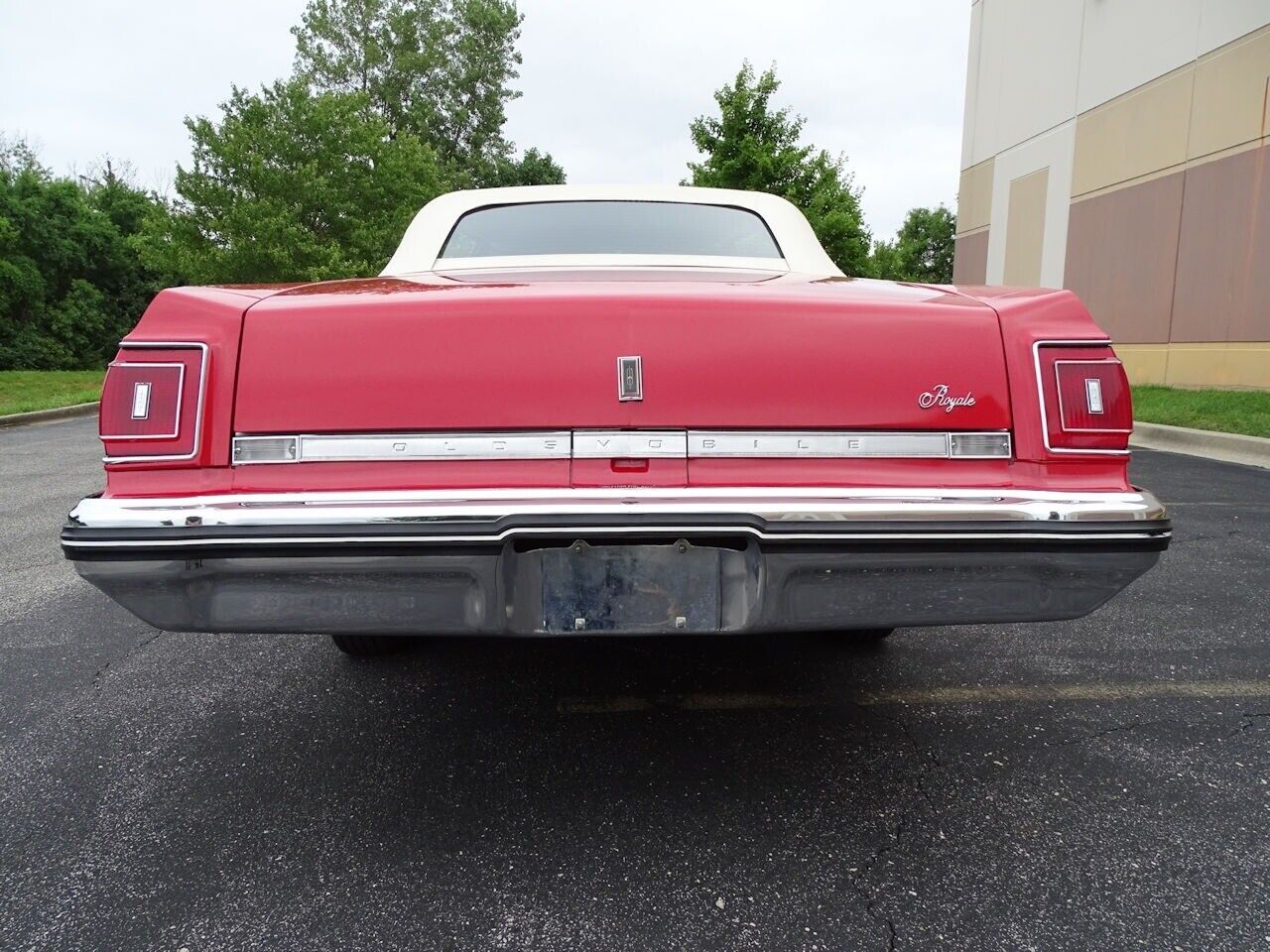 Oldsmobile-Eighty-Eight-Cabriolet-1975-Red-White-21078-5