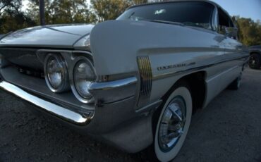 Oldsmobile-Eighty-Eight-Coupe-1961-White-Turquoise-165323-11