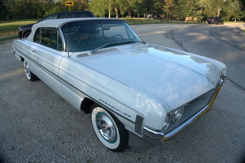 Oldsmobile-Eighty-Eight-Coupe-1961-White-Turquoise-165323-7