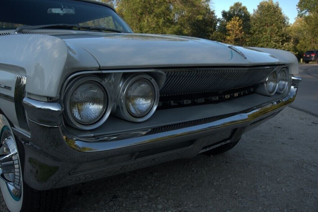 Oldsmobile-Eighty-Eight-Coupe-1961-White-Turquoise-165323-8