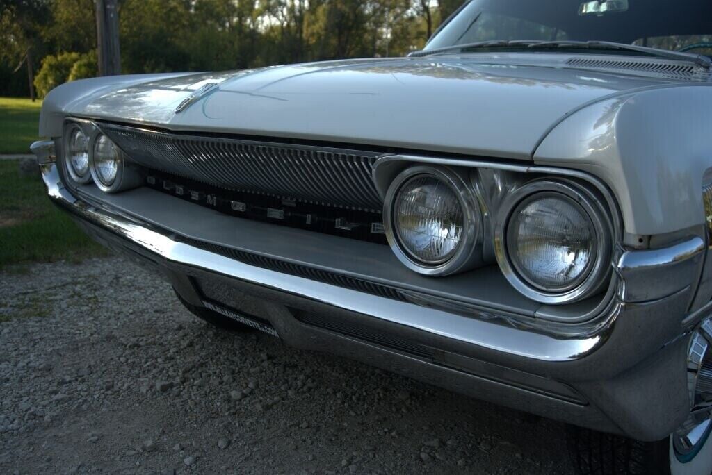 Oldsmobile-Eighty-Eight-Coupe-1961-White-Turquoise-165323-9