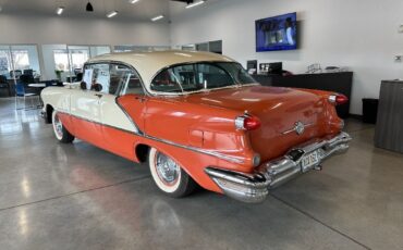 Oldsmobile-Holliday-88-1956-2-2