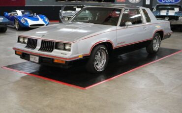 Oldsmobile-Hurst-442-Coupe-1984-Silver-Red-126073-1