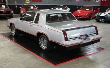 Oldsmobile-Hurst-442-Coupe-1984-Silver-Red-126073-10