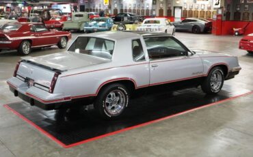 Oldsmobile-Hurst-442-Coupe-1984-Silver-Red-126073-13