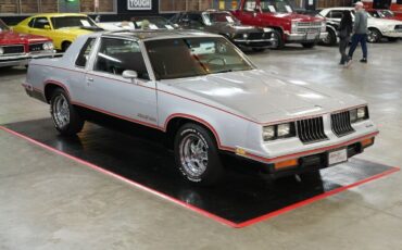 Oldsmobile-Hurst-442-Coupe-1984-Silver-Red-126073-15