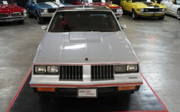 Oldsmobile-Hurst-442-Coupe-1984-Silver-Red-126073-16