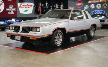 Oldsmobile-Hurst-442-Coupe-1984-Silver-Red-126073-17