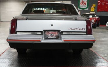 Oldsmobile-Hurst-442-Coupe-1984-Silver-Red-126073-20