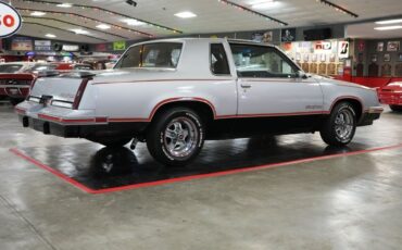 Oldsmobile-Hurst-442-Coupe-1984-Silver-Red-126073-21