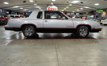 Oldsmobile-Hurst-442-Coupe-1984-Silver-Red-126073-22