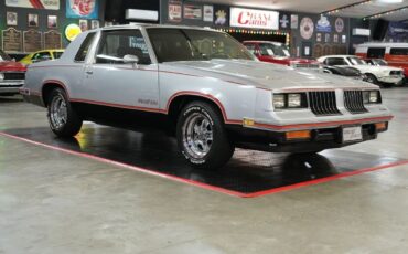 Oldsmobile-Hurst-442-Coupe-1984-Silver-Red-126073-23