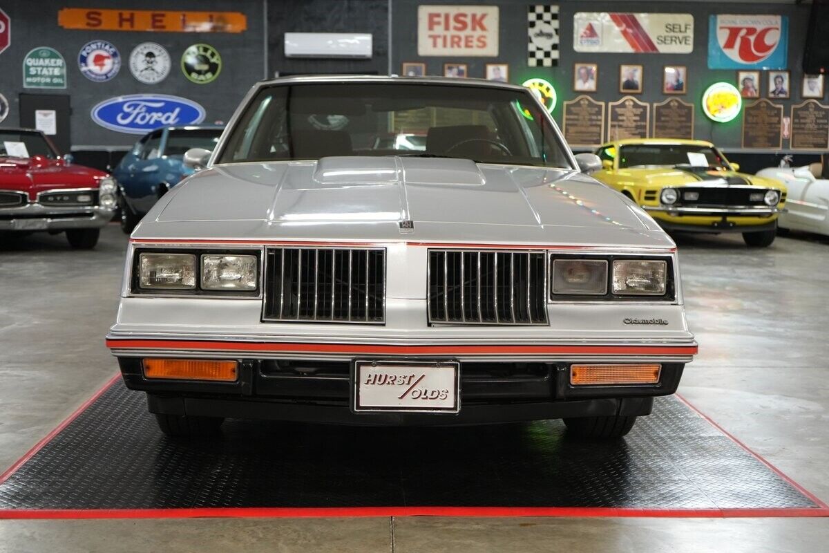 Oldsmobile-Hurst-442-Coupe-1984-Silver-Red-126073-24