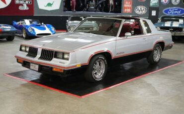 Oldsmobile-Hurst-442-Coupe-1984-Silver-Red-126073-25