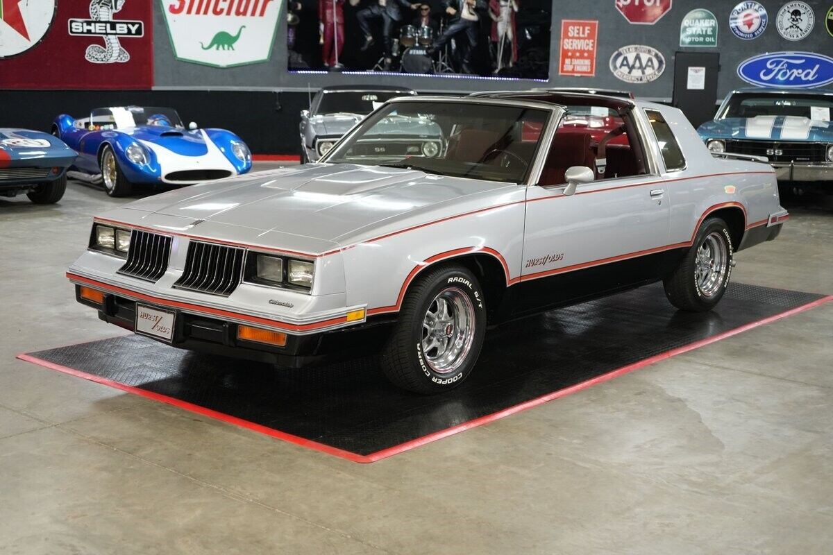 Oldsmobile-Hurst-442-Coupe-1984-Silver-Red-126073-25