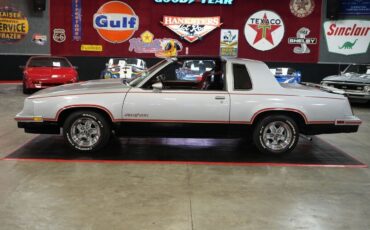 Oldsmobile-Hurst-442-Coupe-1984-Silver-Red-126073-26