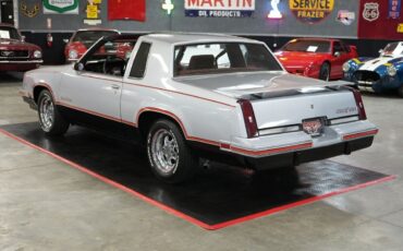 Oldsmobile-Hurst-442-Coupe-1984-Silver-Red-126073-27